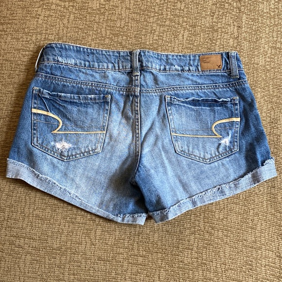 AE Shorts - Picture 2 of 3